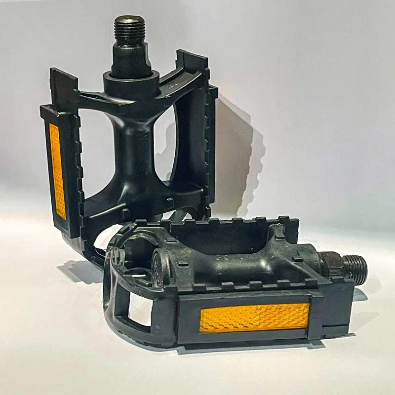 1 X Pair Bicycle Pedals Black With Reflectors 9/16